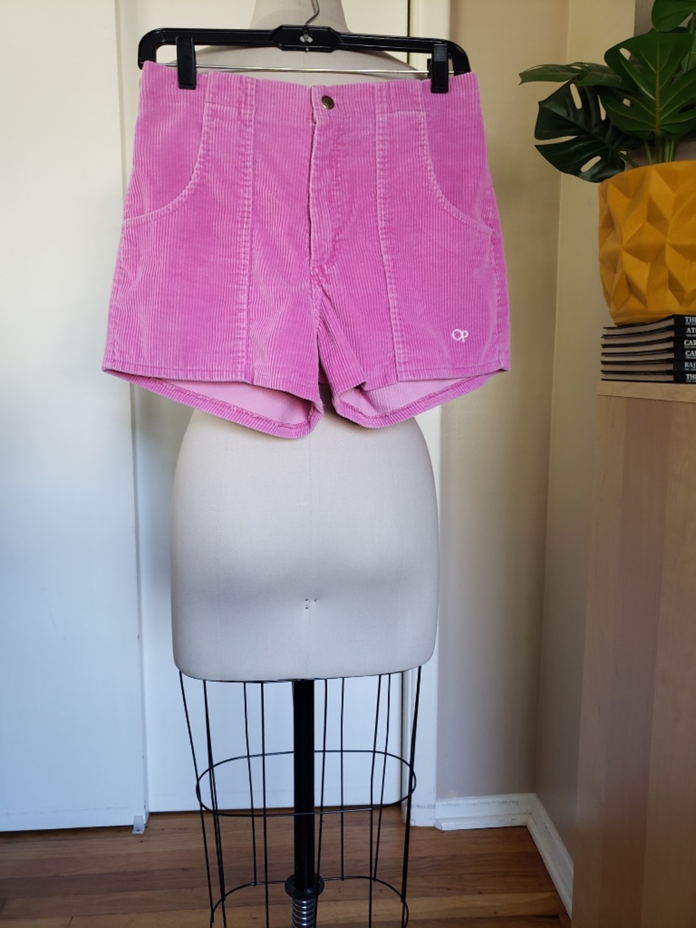 VINTAGE Ocean Pacific Pink Corduroy Shorts Size 32